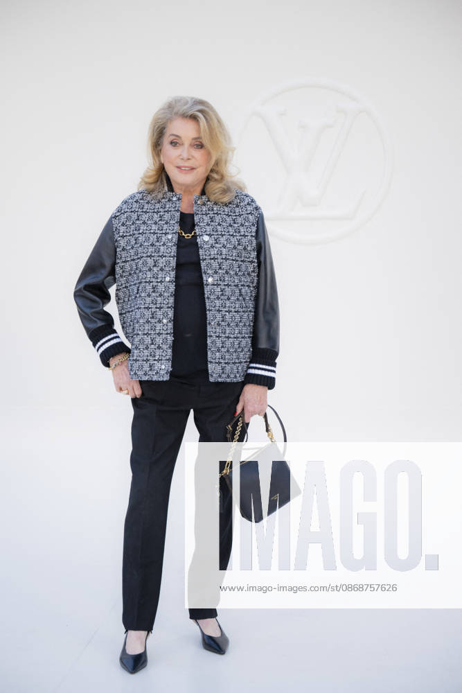 Louis Vuitton - Photocall - Paris Fashion Week EB Catherine Deneuve attends the Louis Vuitton Womenswear Spring Summer 2027 show as part of Paris Fashion Week on October 06, 2026 in Paris, France. Photo by Eliot Blondet ABACAPRESS.COM Paris France France