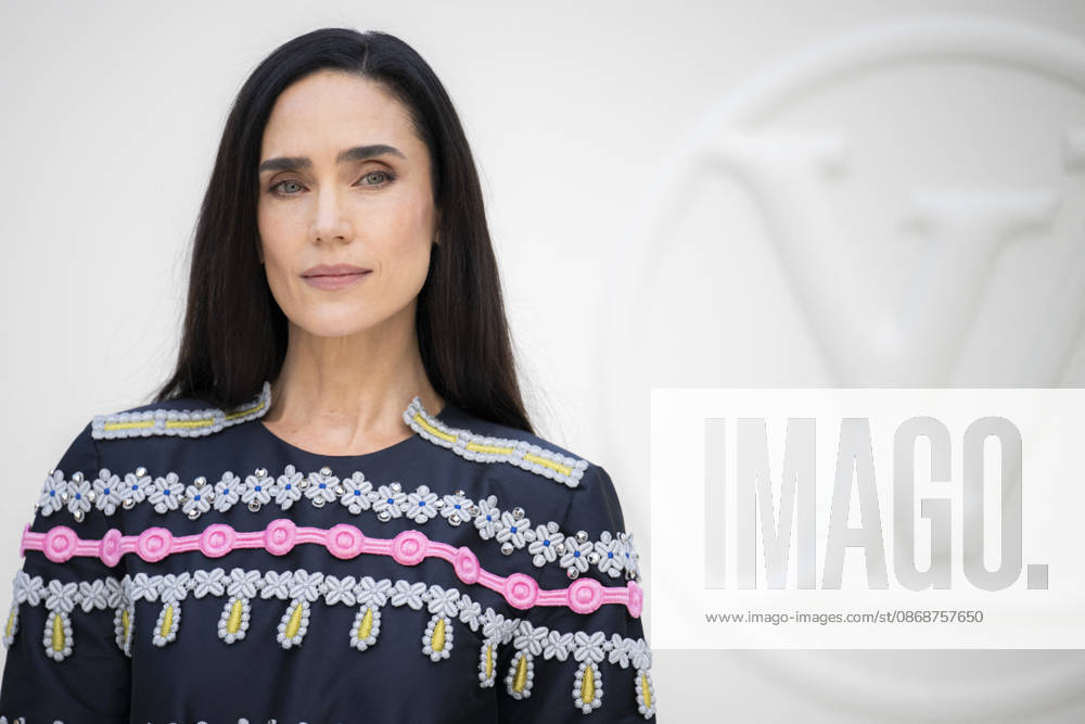 Louis Vuitton - Photocall - Paris Fashion Week EB Jennifer Connelly attends the Louis Vuitton Womenswear Spring Summer 2027 show as part of Paris Fashion Week on October 06, 2026 in Paris, France. Photo by Eliot Blondet ABACAPRESS.COM Paris France France