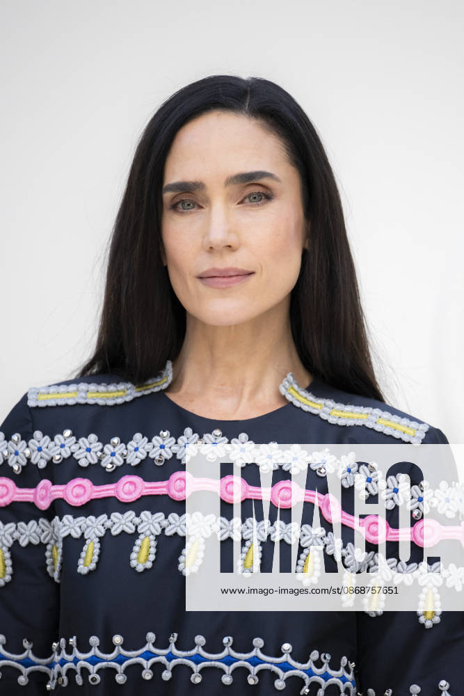 Louis Vuitton - Photocall - Paris Fashion Week EB Jennifer Connelly attends the Louis Vuitton Womenswear Spring Summer 2027 show as part of Paris Fashion Week on October 06, 2026 in Paris, France. Photo by Eliot Blondet ABACAPRESS.COM Paris France France