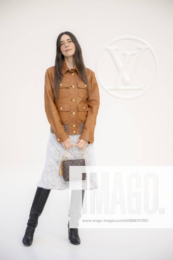 Louis Vuitton - Photocall - Paris Fashion Week EB Danielle Haim attends the Louis Vuitton Womenswear Spring Summer 2027 show as part of Paris Fashion Week on October 06, 2026 in Paris, France. Photo by Eliot Blondet ABACAPRESS.COM Paris France France