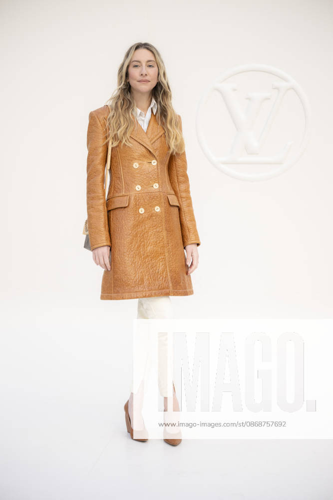 Louis Vuitton - Photocall - Paris Fashion Week EB Este Haim attends the Louis Vuitton Womenswear Spring Summer 2027 show as part of Paris Fashion Week on October 06, 2026 in Paris, France. Photo by Eliot Blondet ABACAPRESS.COM Paris France France