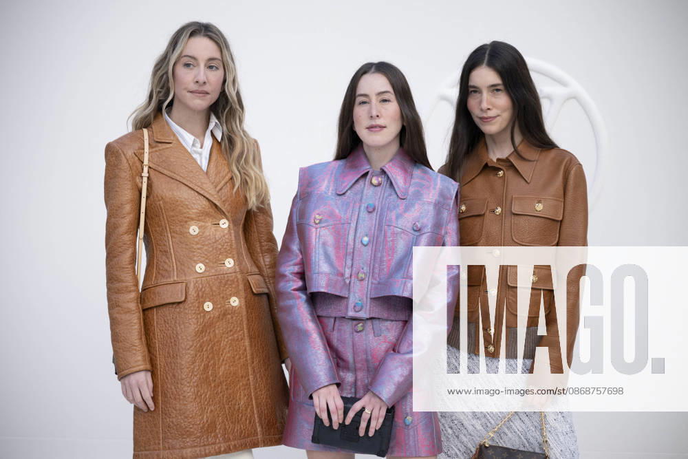 Louis Vuitton - Photocall - Paris Fashion Week EB Este Haim, Alana Haim, Danielle Haim attends the Louis Vuitton Womenswear Spring Summer 2027 show as part of Paris Fashion Week on October 06, 2026 in Paris, France. Photo by Eliot Blondet ABACAPRESS.COM Paris France France