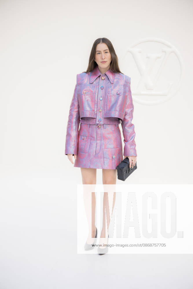 Louis Vuitton - Photocall - Paris Fashion Week EB Alana Haim attends the Louis Vuitton Womenswear Spring Summer 2027 show as part of Paris Fashion Week on October 06, 2026 in Paris, France. Photo by Eliot Blondet ABACAPRESS.COM Paris France France