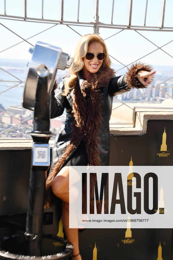 Jessie James Decker Visits the Empire State Building NEW YORK, NY- OCTOBER 6: Karen Parker at the Empire State Building to Celebrate the Release of New Cookbook The Secret Sauce: A Family Cookbook Seasoned with Love on October 6, 2026 in New York City. Credit: John Fycke AdMedia New York City New York USA