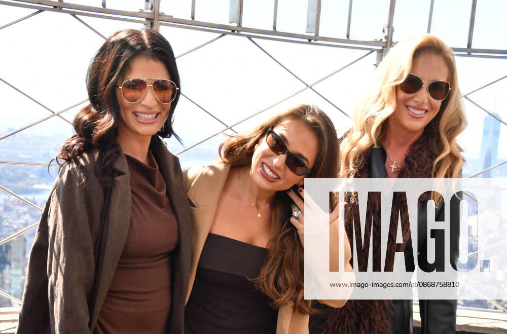 NEW YORK, NY- OCTOBER 6: Sydney Rae Bass, Jessie James Decker and Karen Parker at the Empire State Building to Celebrate the Release of New Cookbook The Secret Sauce: A Family Cookbook Seasoned with Love on October 6, 2026 in New York City. Credit: AdMedia New York City USA - ZUMAa123 20261006_zaa_a123_032