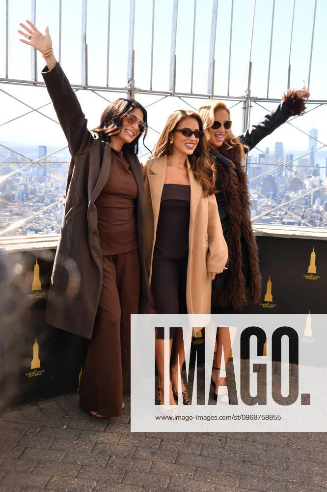 NEW YORK, NY- OCTOBER 6: Sydney Rae Bass, Jessie James Decker and Karen Parker at the Empire State Building to Celebrate the Release of New Cookbook The Secret Sauce: A Family Cookbook Seasoned with Love on October 6, 2026 in New York City. Credit: AdMedia New York City USA - ZUMAa123 20261006_zaa_a123_013
