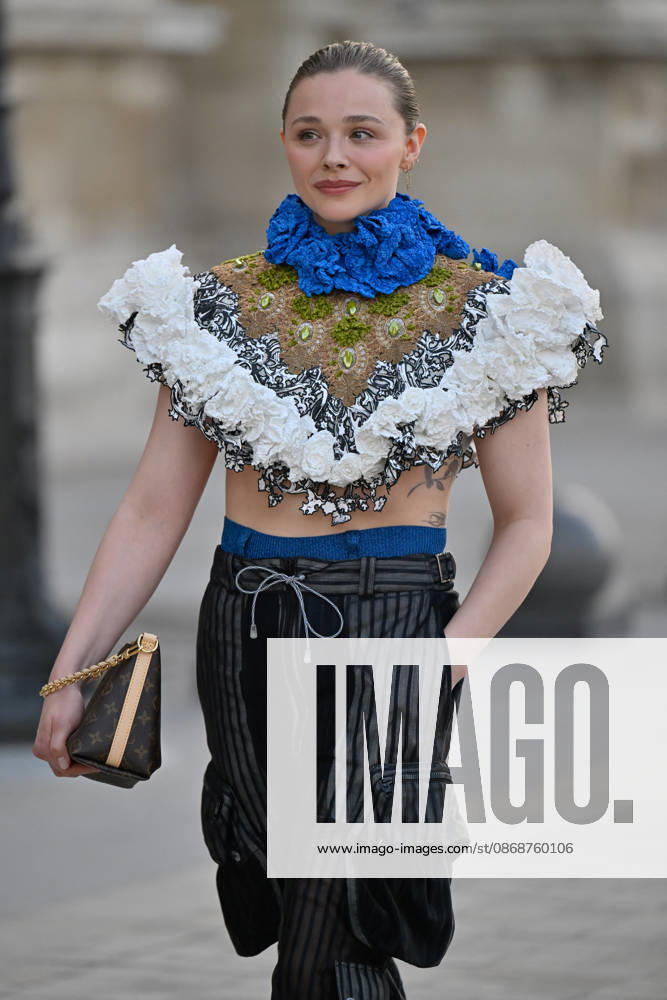 PFW Louis Vuitton Outside Arrivals Chloe Grace Moretz arriving at Louis Vuitton show during Paris Fashion Week, in Paris, France on 6 October 2026. Photo by Julien Reynaud APS-Medias ABACAPRESS.COM Paris France