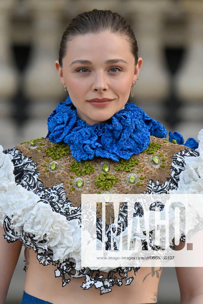 PFW Louis Vuitton Outside Arrivals Chloe Grace Moretz arriving at Louis Vuitton show during Paris Fashion Week, in Paris, France on 6 October 2026. Photo by Julien Reynaud APS-Medias ABACAPRESS.COM Paris France