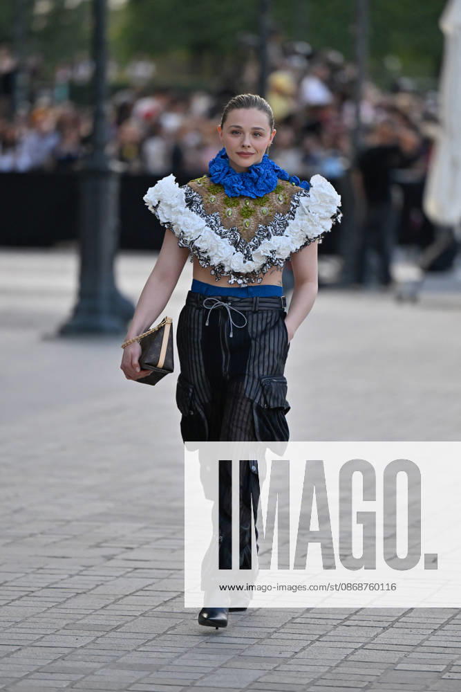PFW Louis Vuitton Outside Arrivals Chloe Grace Moretz arriving at Louis Vuitton show during Paris Fashion Week, in Paris, France on 6 October 2026. Photo by Julien Reynaud APS-Medias ABACAPRESS.COM Paris France
