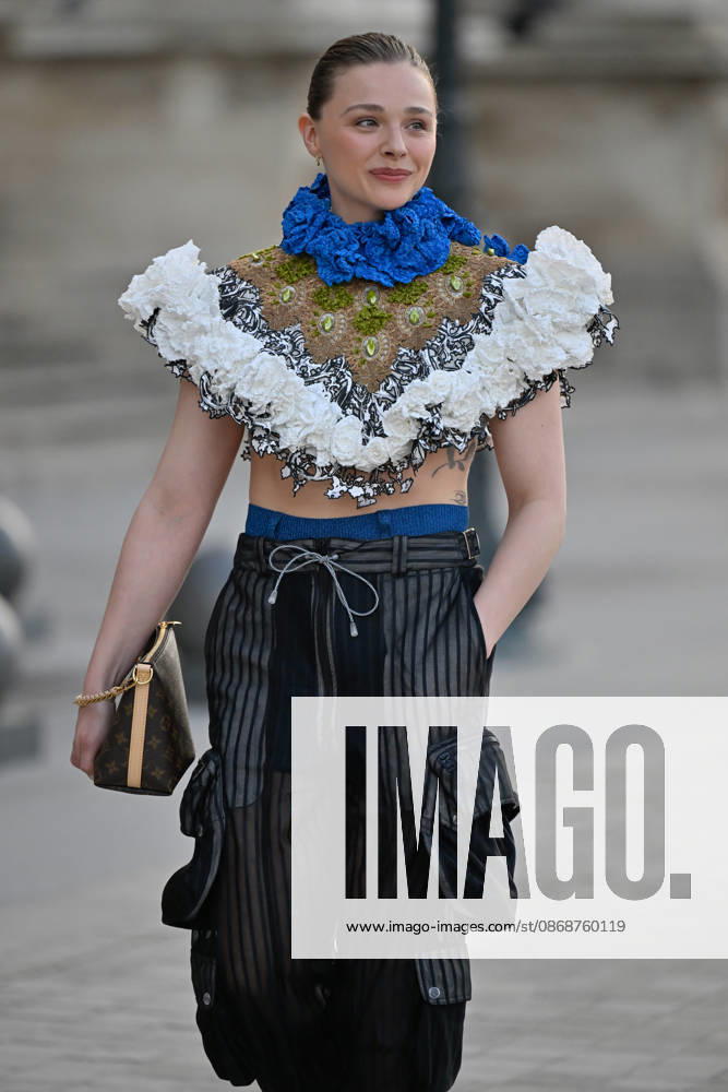 PFW Louis Vuitton Outside Arrivals Chloe Grace Moretz arriving at Louis Vuitton show during Paris Fashion Week, in Paris, France on 6 October 2026. Photo by Julien Reynaud APS-Medias ABACAPRESS.COM Paris France
