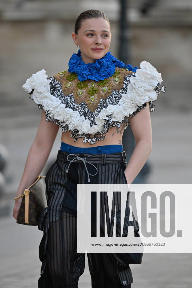 PFW Louis Vuitton Outside Arrivals Chloe Grace Moretz arriving at Louis Vuitton show during Paris Fashion Week, in Paris, France on 6 October 2026. Photo by Julien Reynaud APS-Medias ABACAPRESS.COM Paris France