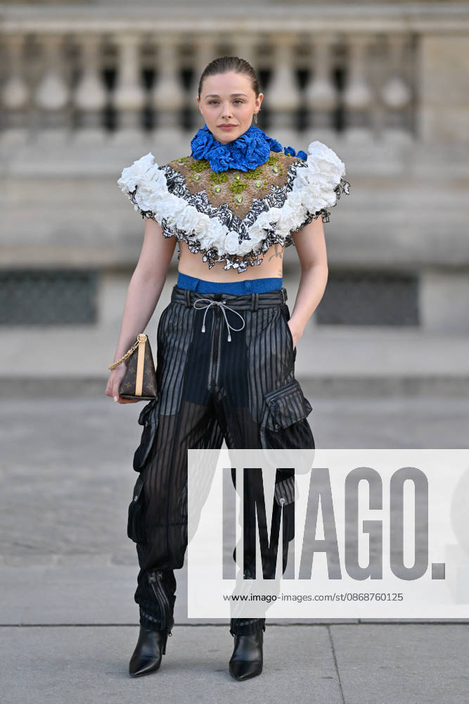 PFW Louis Vuitton Outside Arrivals Chloe Grace Moretz arriving at Louis Vuitton show during Paris Fashion Week, in Paris, France on 6 October 2026. Photo by Julien Reynaud APS-Medias ABACAPRESS.COM Paris France