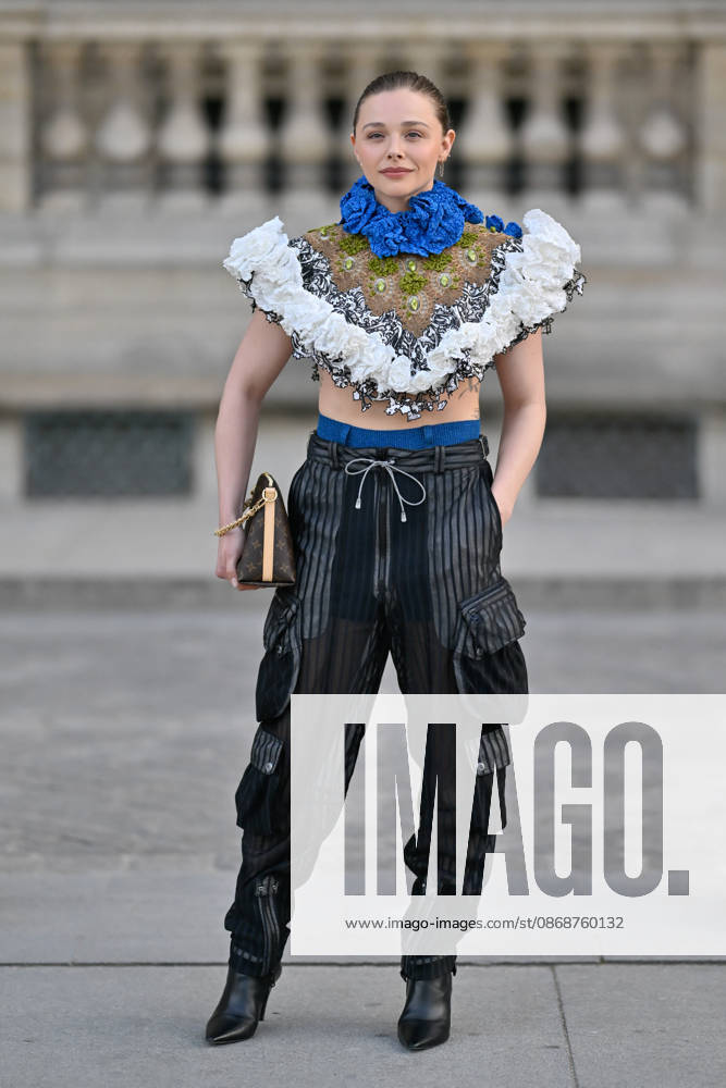 PFW Louis Vuitton Outside Arrivals Chloe Grace Moretz arriving at Louis Vuitton show during Paris Fashion Week, in Paris, France on 6 October 2026. Photo by Julien Reynaud APS-Medias ABACAPRESS.COM Paris France
