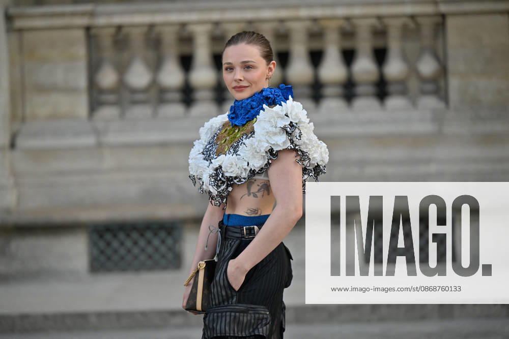 PFW Louis Vuitton Outside Arrivals Chloe Grace Moretz arriving at Louis Vuitton show during Paris Fashion Week, in Paris, France on 6 October 2026. Photo by Julien Reynaud APS-Medias ABACAPRESS.COM Paris France