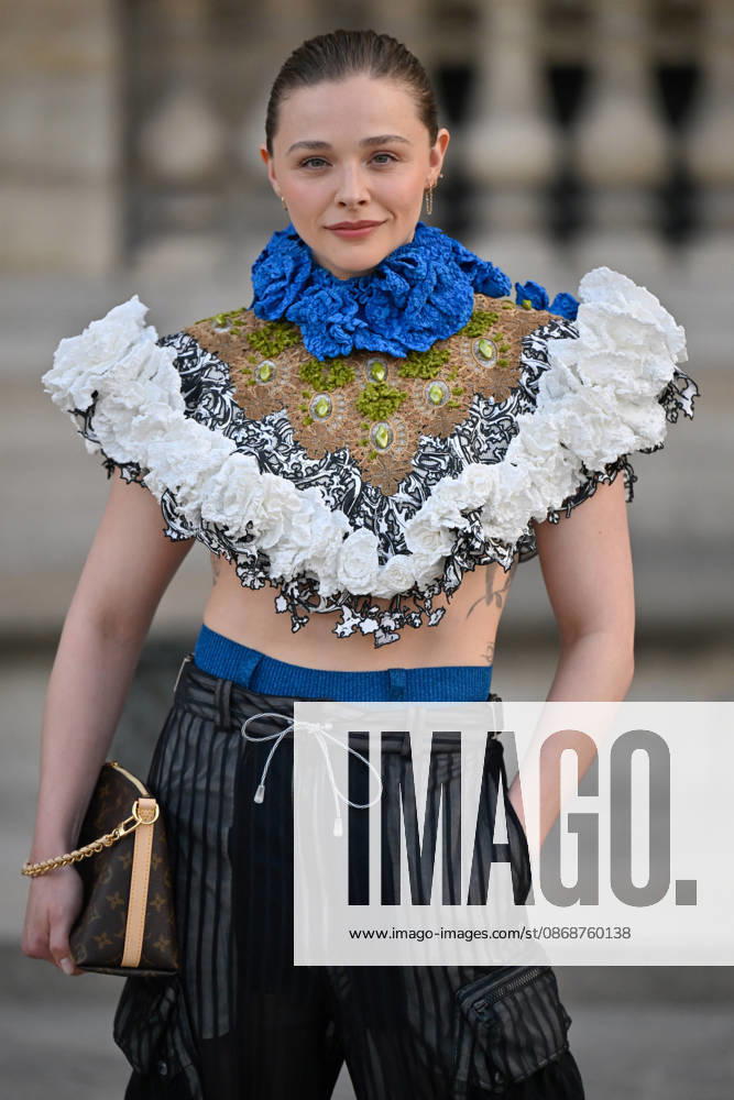 PFW Louis Vuitton Outside Arrivals Chloe Grace Moretz arriving at Louis Vuitton show during Paris Fashion Week, in Paris, France on 6 October 2026. Photo by Julien Reynaud APS-Medias ABACAPRESS.COM Paris France