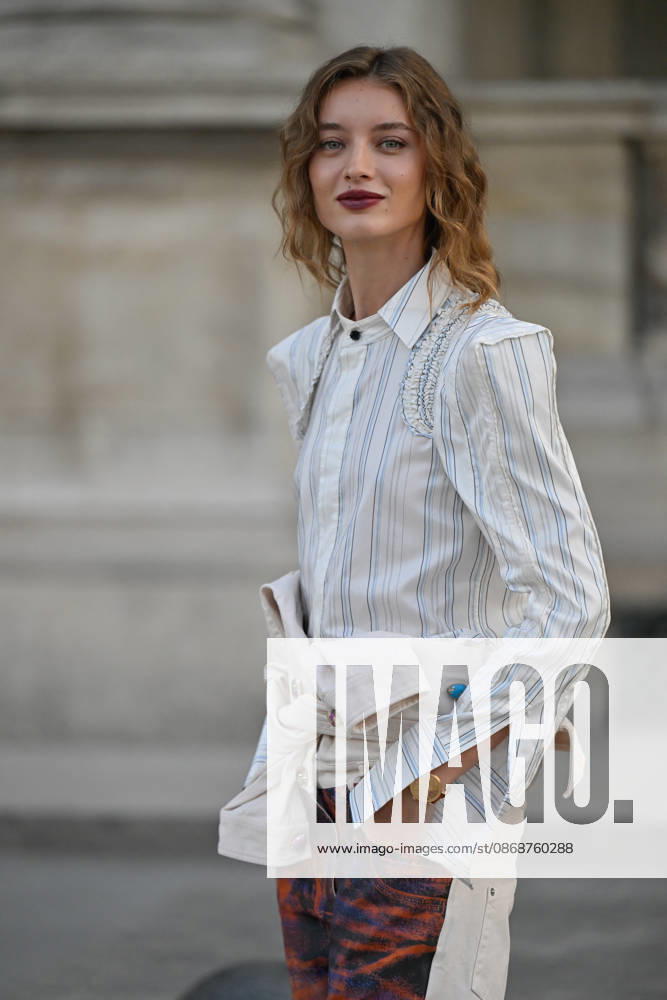 PFW Louis Vuitton Outside Arrivals Giulia Maenza arriving at Louis Vuitton show during Paris Fashion Week, in Paris, France on 6 October 2026. Photo by Julien Reynaud APS-Medias ABACAPRESS.COM Paris France