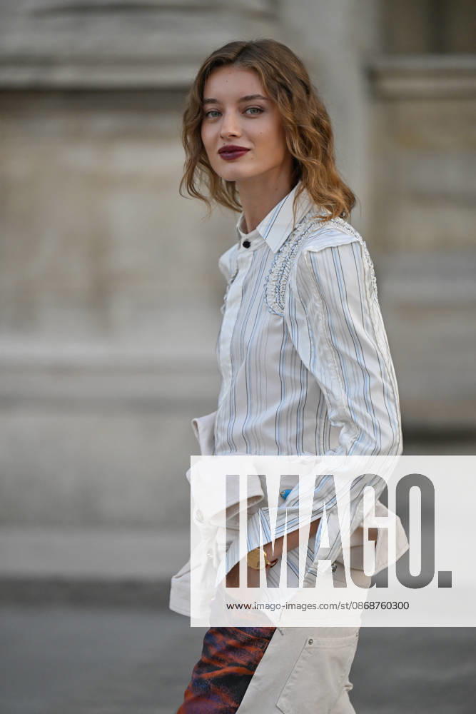 PFW Louis Vuitton Outside Arrivals Giulia Maenza arriving at Louis Vuitton show during Paris Fashion Week, in Paris, France on 6 October 2026. Photo by Julien Reynaud APS-Medias ABACAPRESS.COM Paris France