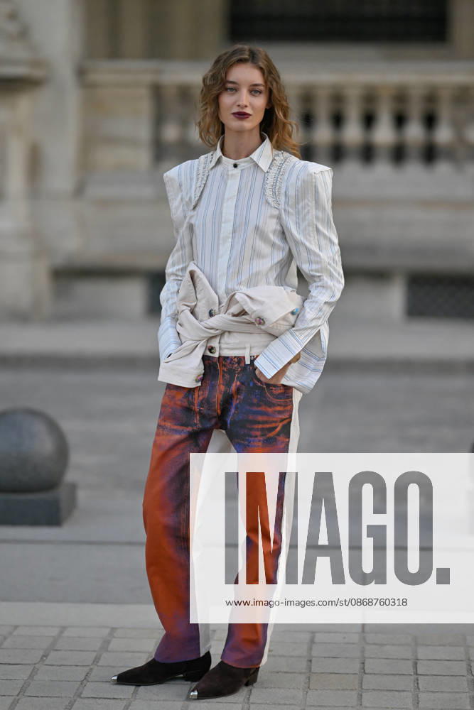 PFW Louis Vuitton Outside Arrivals Giulia Maenza arriving at Louis Vuitton show during Paris Fashion Week, in Paris, France on 6 October 2026. Photo by Julien Reynaud APS-Medias ABACAPRESS.COM Paris France