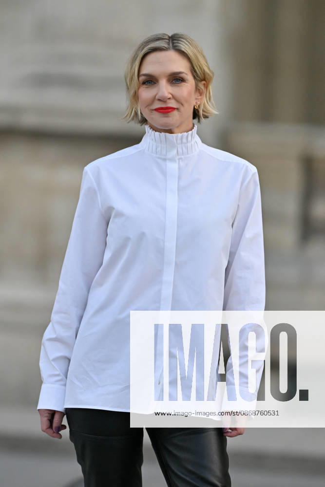PFW Louis Vuitton Outside Arrivals Rhea Seehorn arriving at Louis Vuitton show during Paris Fashion Week, in Paris, France on 6 October 2026. Photo by Julien Reynaud APS-Medias ABACAPRESS.COM Paris France