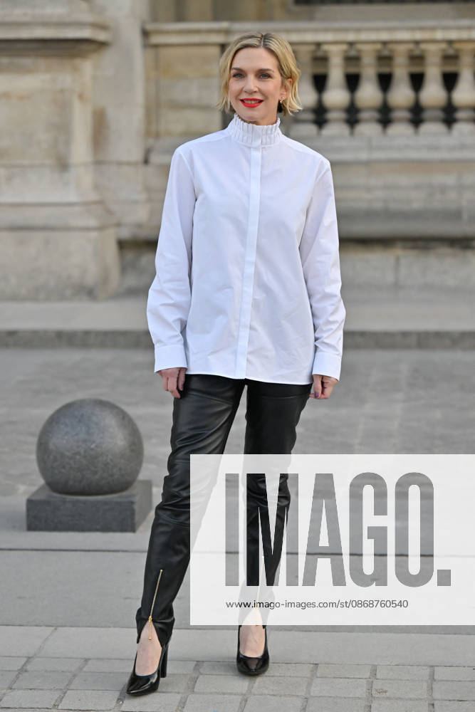 PFW Louis Vuitton Outside Arrivals Rhea Seehorn arriving at Louis Vuitton show during Paris Fashion Week, in Paris, France on 6 October 2026. Photo by Julien Reynaud APS-Medias ABACAPRESS.COM Paris France