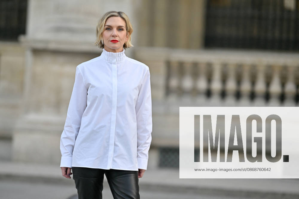 PFW Louis Vuitton Outside Arrivals Rhea Seehorn arriving at Louis Vuitton show during Paris Fashion Week, in Paris, France on 6 October 2026. Photo by Julien Reynaud APS-Medias ABACAPRESS.COM Paris France