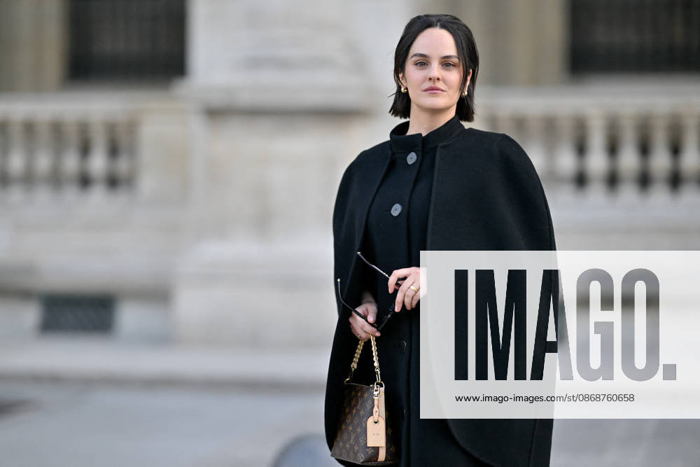 PFW Louis Vuitton Outside Arrivals Noemie Merlant arriving at Louis Vuitton show during Paris Fashion Week, in Paris, France on 6 October 2026. Photo by Julien Reynaud APS-Medias ABACAPRESS.COM Paris France