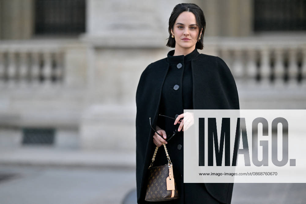 PFW Louis Vuitton Outside Arrivals Noemie Merlant arriving at Louis Vuitton show during Paris Fashion Week, in Paris, France on 6 October 2026. Photo by Julien Reynaud APS-Medias ABACAPRESS.COM Paris France