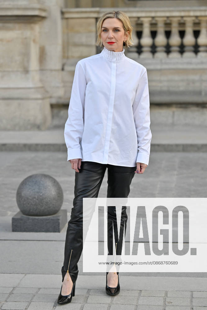 PFW Louis Vuitton Outside Arrivals Rhea Seehorn arriving at Louis Vuitton show during Paris Fashion Week, in Paris, France on 6 October 2026. Photo by Julien Reynaud APS-Medias ABACAPRESS.COM Paris France