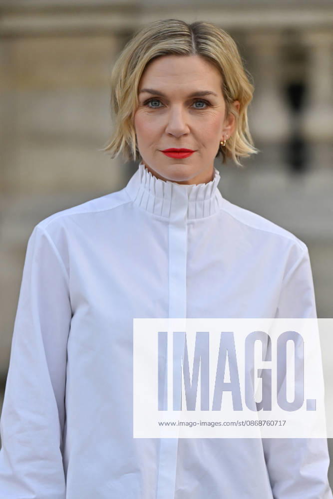 PFW Louis Vuitton Outside Arrivals Rhea Seehorn arriving at Louis Vuitton show during Paris Fashion Week, in Paris, France on 6 October 2026. Photo by Julien Reynaud APS-Medias ABACAPRESS.COM Paris France