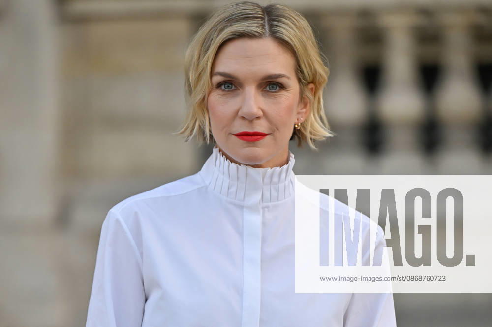 PFW Louis Vuitton Outside Arrivals Rhea Seehorn arriving at Louis Vuitton show during Paris Fashion Week, in Paris, France on 6 October 2026. Photo by Julien Reynaud APS-Medias ABACAPRESS.COM Paris France