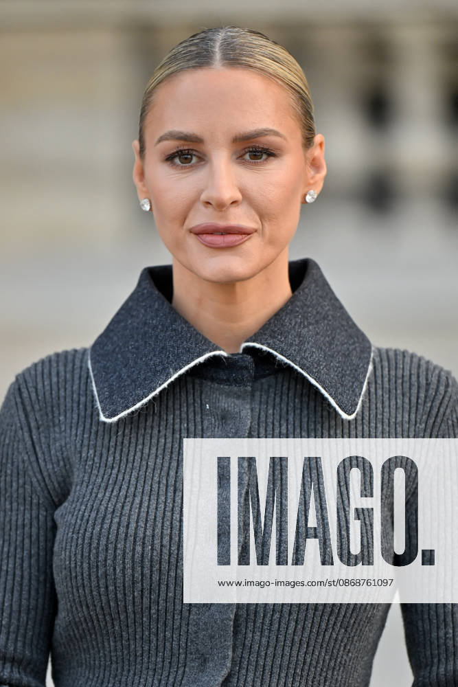 PFW Louis Vuitton Outside Arrivals Morgan Stewart arriving at Louis Vuitton show during Paris Fashion Week, in Paris, France on 6 October 2026. Photo by Julien Reynaud APS-Medias ABACAPRESS.COM Paris France