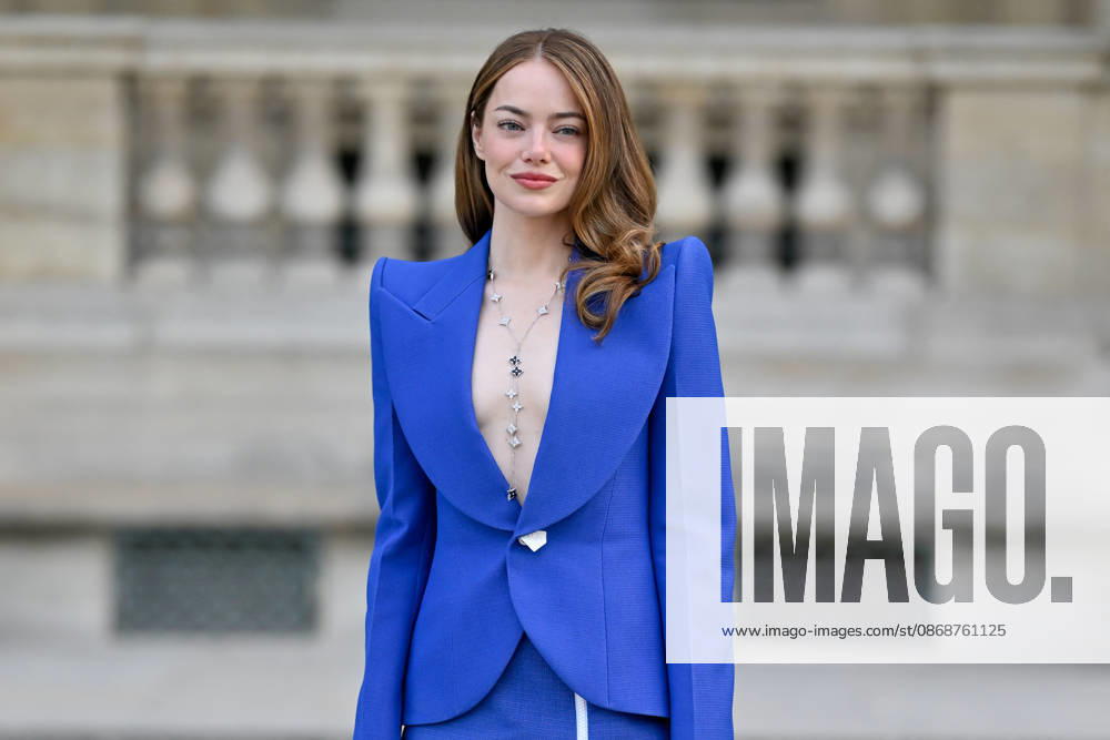 PFW Louis Vuitton Outside Arrivals Emma Stone arriving at Louis Vuitton show during Paris Fashion Week, in Paris, France on 6 October 2026. Photo by Julien Reynaud APS-Medias ABACAPRESS.COM Paris France