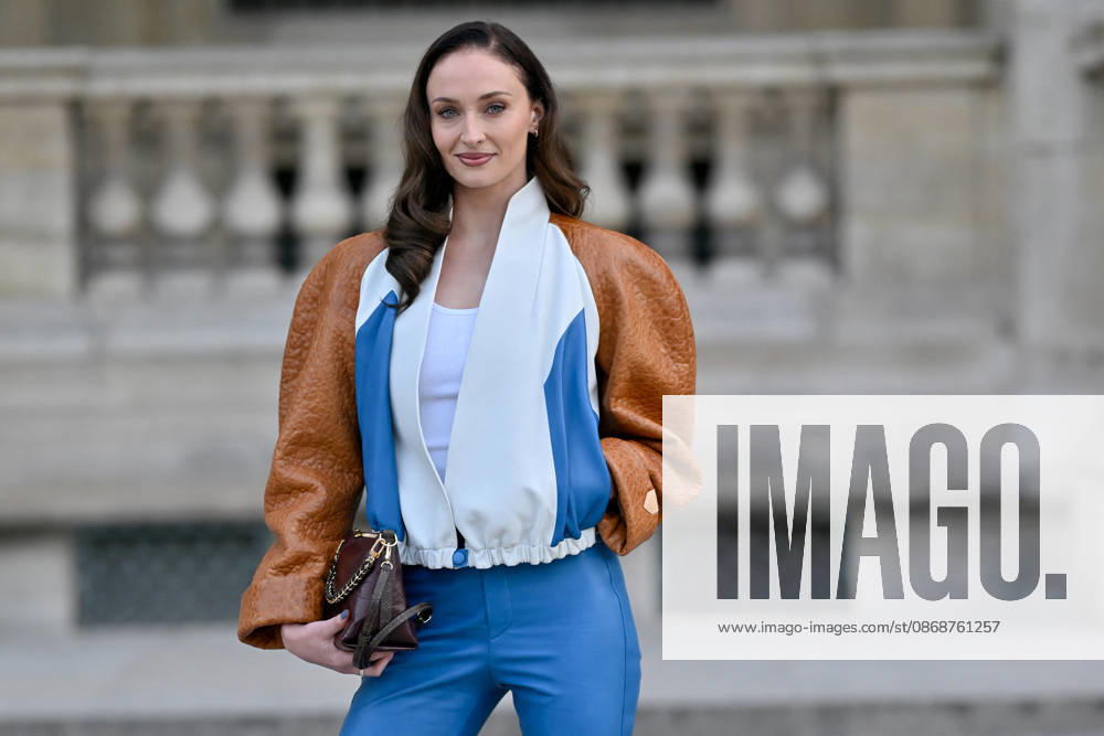 PFW Louis Vuitton Outside Arrivals Sophie Turner arriving at Louis Vuitton show during Paris Fashion Week, in Paris, France on 6 October 2026. Photo by Julien Reynaud APS-Medias ABACAPRESS.COM Paris France