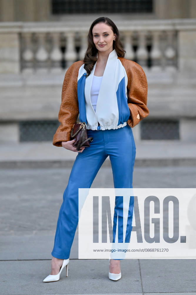 PFW Louis Vuitton Outside Arrivals Sophie Turner arriving at Louis Vuitton show during Paris Fashion Week, in Paris, France on 6 October 2026. Photo by Julien Reynaud APS-Medias ABACAPRESS.COM Paris France