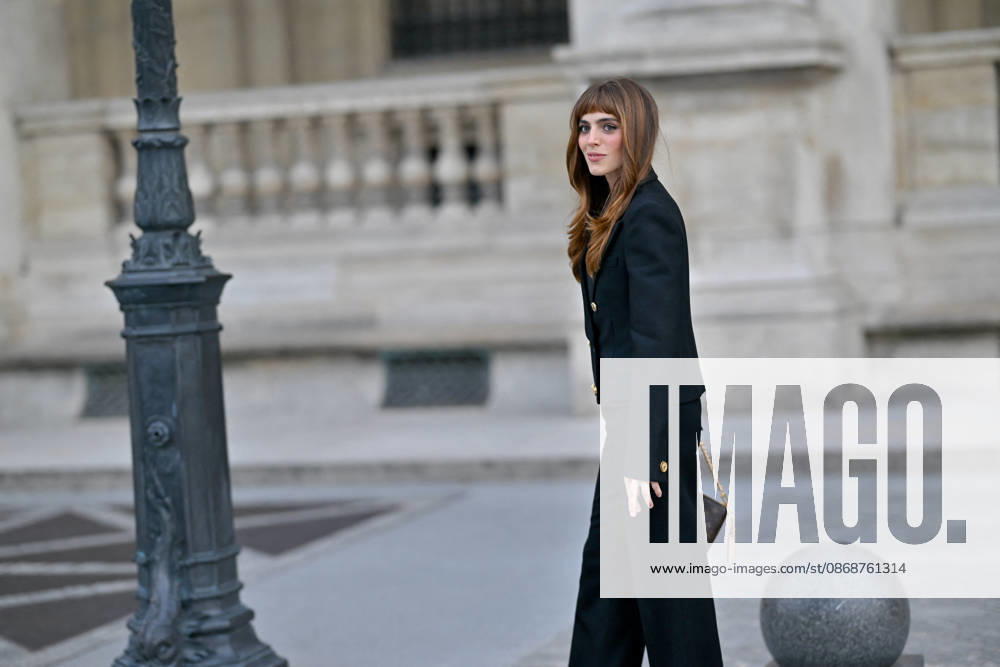 PFW Louis Vuitton Outside Arrivals Bella Maclean arriving at Louis Vuitton show during Paris Fashion Week, in Paris, France on 6 October 2026. Photo by Julien Reynaud APS-Medias ABACAPRESS.COM Paris France