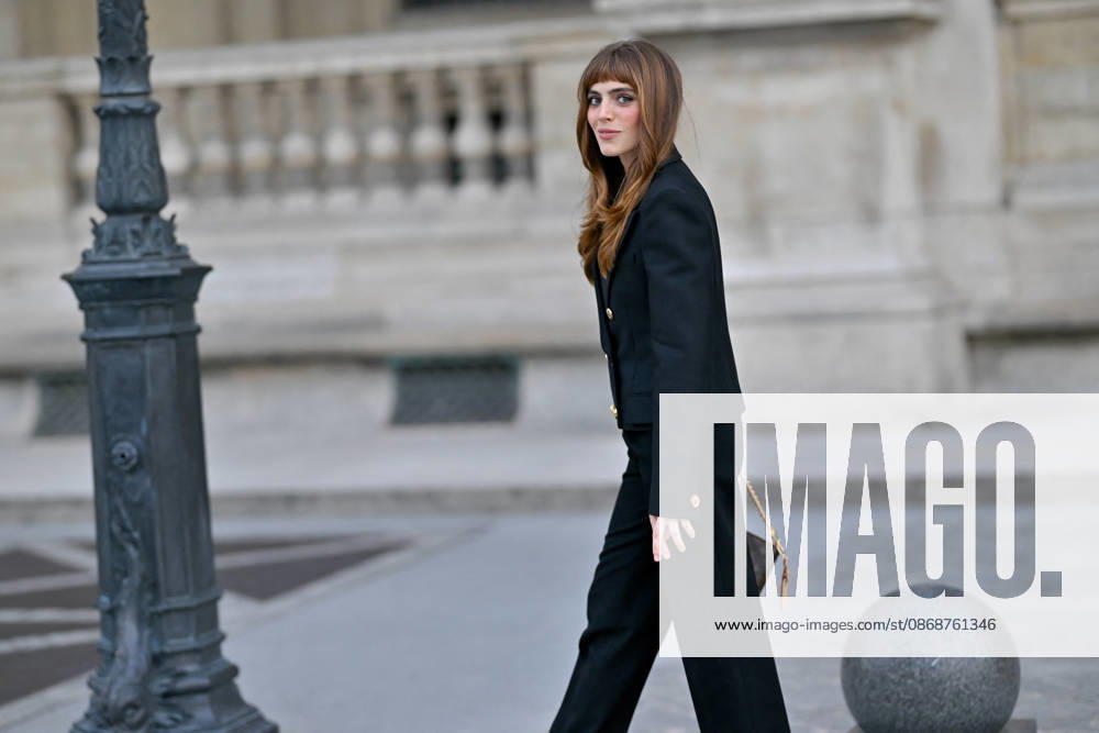 PFW Louis Vuitton Outside Arrivals Bella Maclean arriving at Louis Vuitton show during Paris Fashion Week, in Paris, France on 6 October 2026. Photo by Julien Reynaud APS-Medias ABACAPRESS.COM Paris France