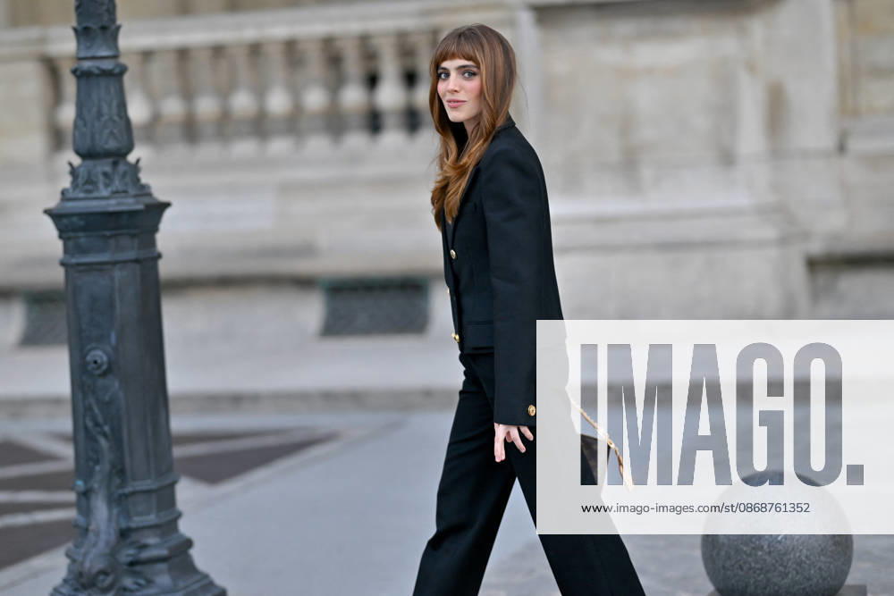 PFW Louis Vuitton Outside Arrivals Bella Maclean arriving at Louis Vuitton show during Paris Fashion Week, in Paris, France on 6 October 2026. Photo by Julien Reynaud APS-Medias ABACAPRESS.COM Paris France