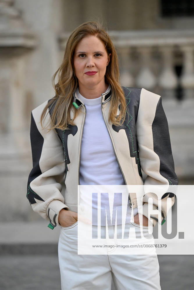 PFW Louis Vuitton Outside Arrivals Justine Triet arriving at Louis Vuitton show during Paris Fashion Week, in Paris, France on 6 October 2026. Photo by Julien Reynaud APS-Medias ABACAPRESS.COM Paris France