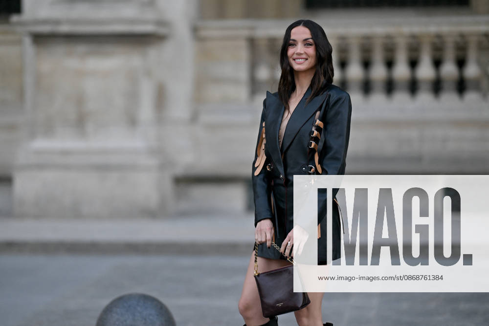 PFW Louis Vuitton Outside Arrivals Ana de Armas arriving at Louis Vuitton show during Paris Fashion Week, in Paris, France on 6 October 2026. Photo by Julien Reynaud APS-Medias ABACAPRESS.COM Paris France