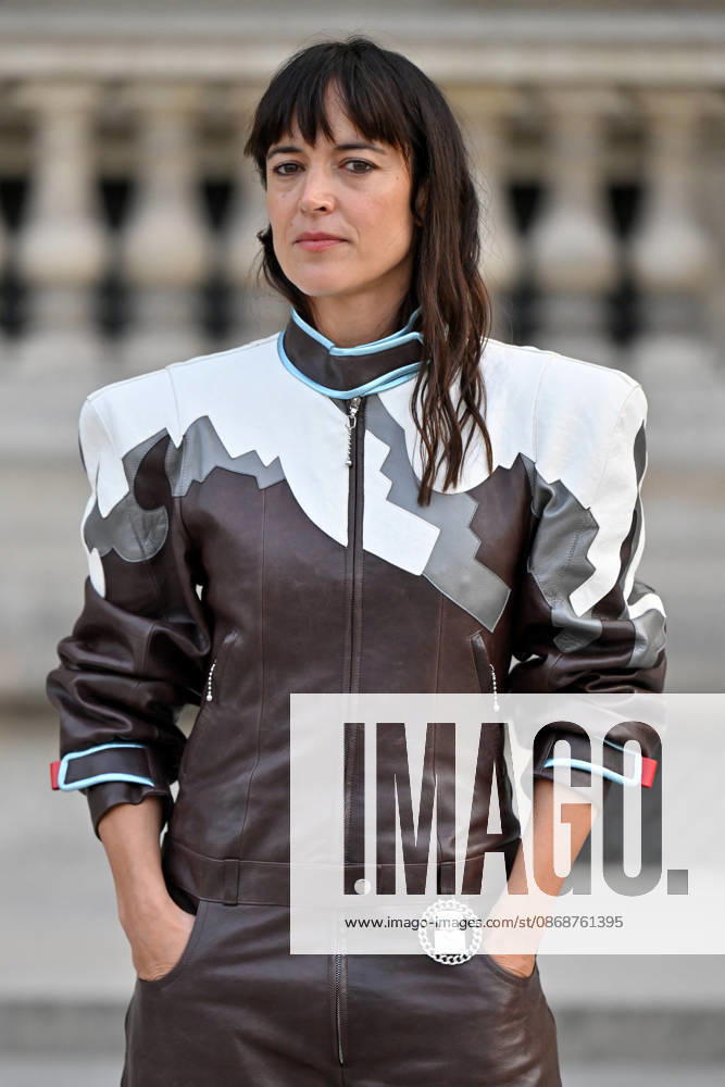 PFW Louis Vuitton Outside Arrivals Vimala Pons arriving at Louis Vuitton show during Paris Fashion Week, in Paris, France on 6 October 2026. Photo by Julien Reynaud APS-Medias ABACAPRESS.COM Paris France