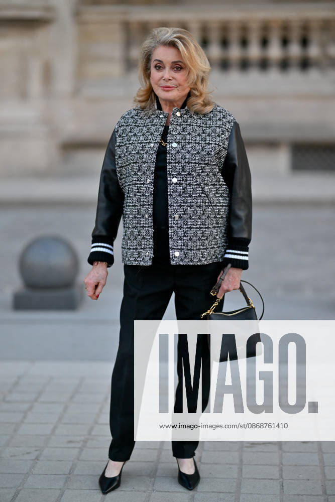 PFW Louis Vuitton Outside Arrivals Catherine Deneuve arriving at Louis Vuitton show during Paris Fashion Week, in Paris, France on 6 October 2026. Photo by Julien Reynaud APS-Medias ABACAPRESS.COM Paris France