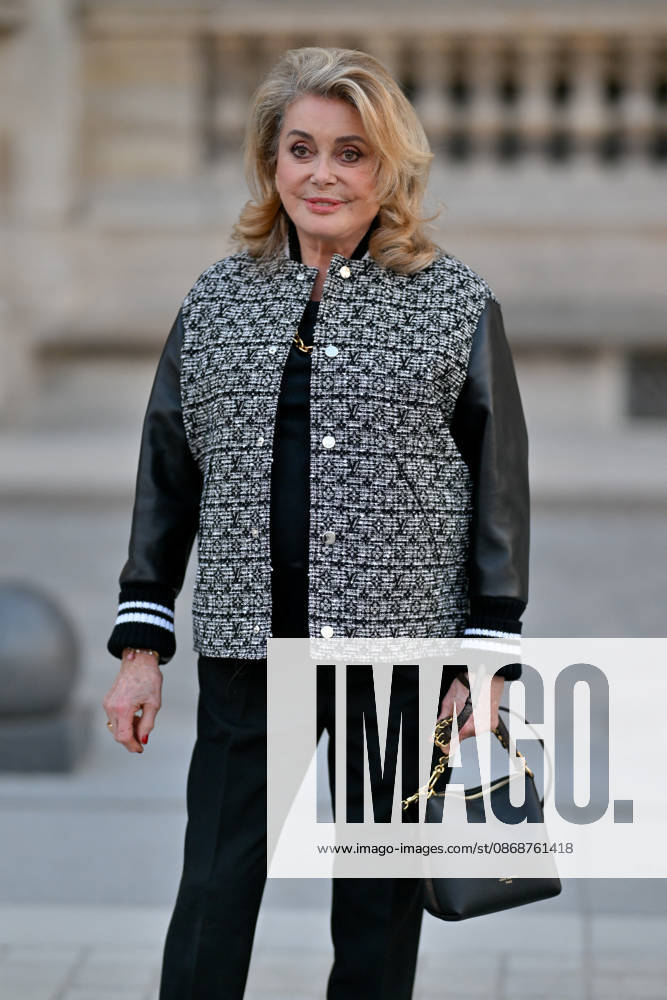 PFW Louis Vuitton Outside Arrivals Catherine Deneuve arriving at Louis Vuitton show during Paris Fashion Week, in Paris, France on 6 October 2026. Photo by Julien Reynaud APS-Medias ABACAPRESS.COM Paris France