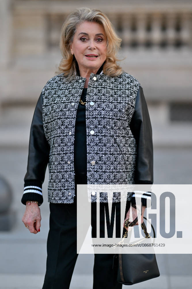 PFW Louis Vuitton Outside Arrivals Catherine Deneuve arriving at Louis Vuitton show during Paris Fashion Week, in Paris, France on 6 October 2026. Photo by Julien Reynaud APS-Medias ABACAPRESS.COM Paris France