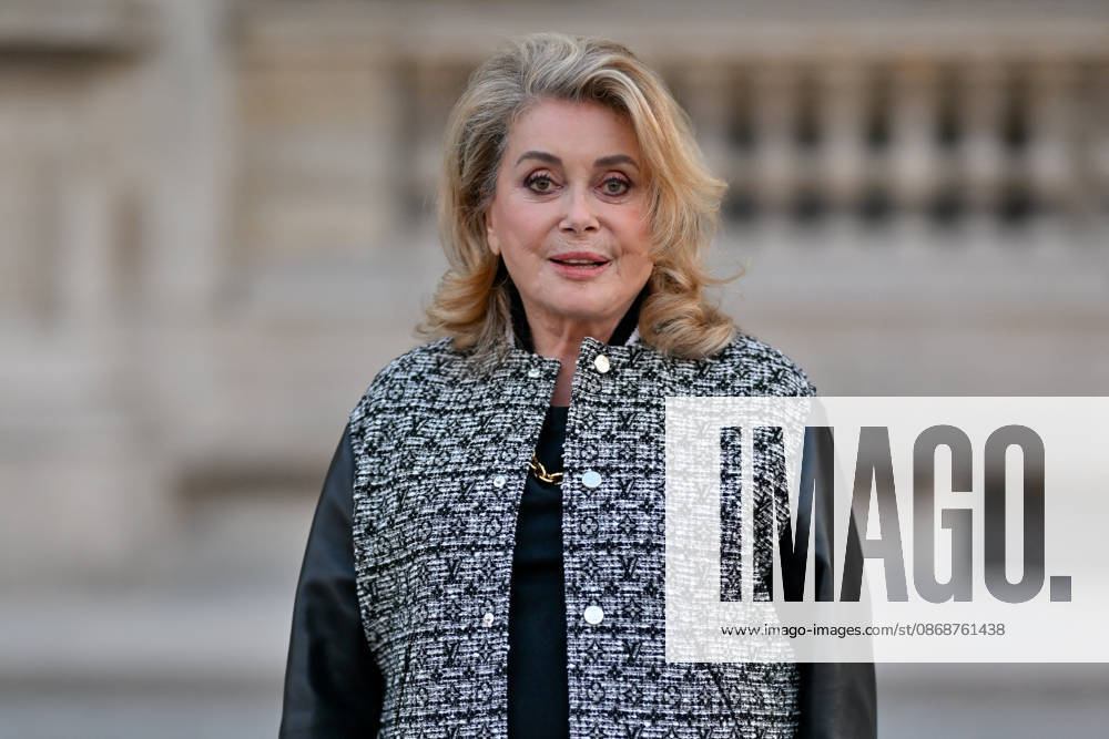 PFW Louis Vuitton Outside Arrivals Catherine Deneuve arriving at Louis Vuitton show during Paris Fashion Week, in Paris, France on 6 October 2026. Photo by Julien Reynaud APS-Medias ABACAPRESS.COM Paris France