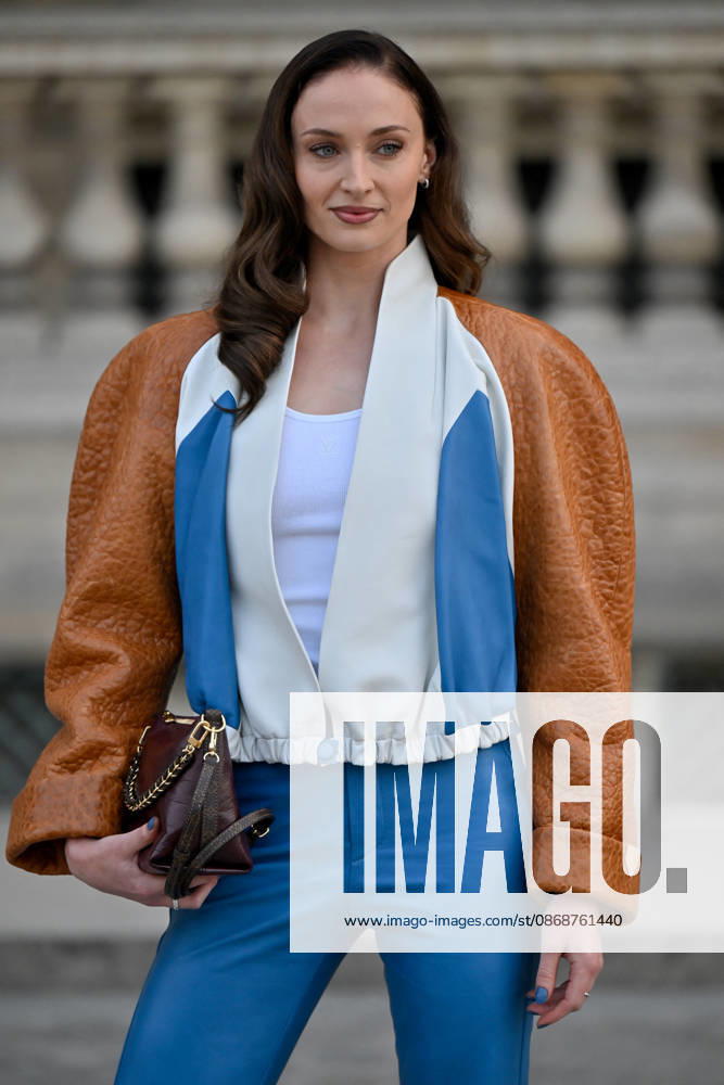 PFW Louis Vuitton Outside Arrivals Sophie Turner arriving at Louis Vuitton show during Paris Fashion Week, in Paris, France on 6 October 2026. Photo by Julien Reynaud APS-Medias ABACAPRESS.COM Paris France