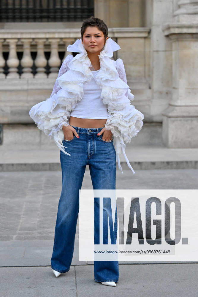 PFW Louis Vuitton Outside Arrivals Zendaya arriving at Louis Vuitton show during Paris Fashion Week, in Paris, France on 6 October 2026. Photo by Julien Reynaud APS-Medias ABACAPRESS.COM Paris France