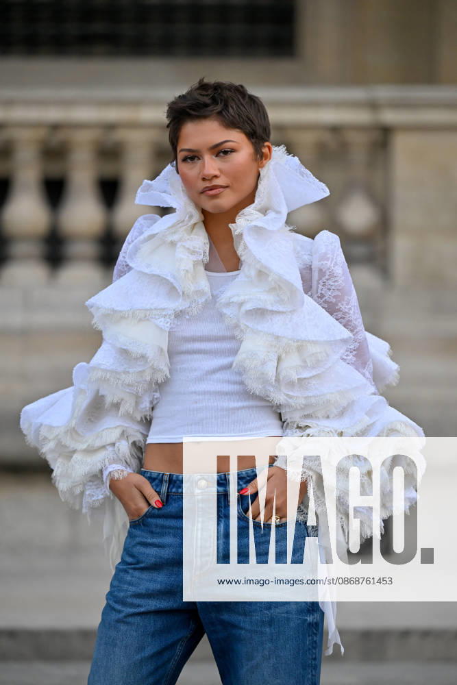 PFW Louis Vuitton Outside Arrivals Zendaya arriving at Louis Vuitton show during Paris Fashion Week, in Paris, France on 6 October 2026. Photo by Julien Reynaud APS-Medias ABACAPRESS.COM Paris France
