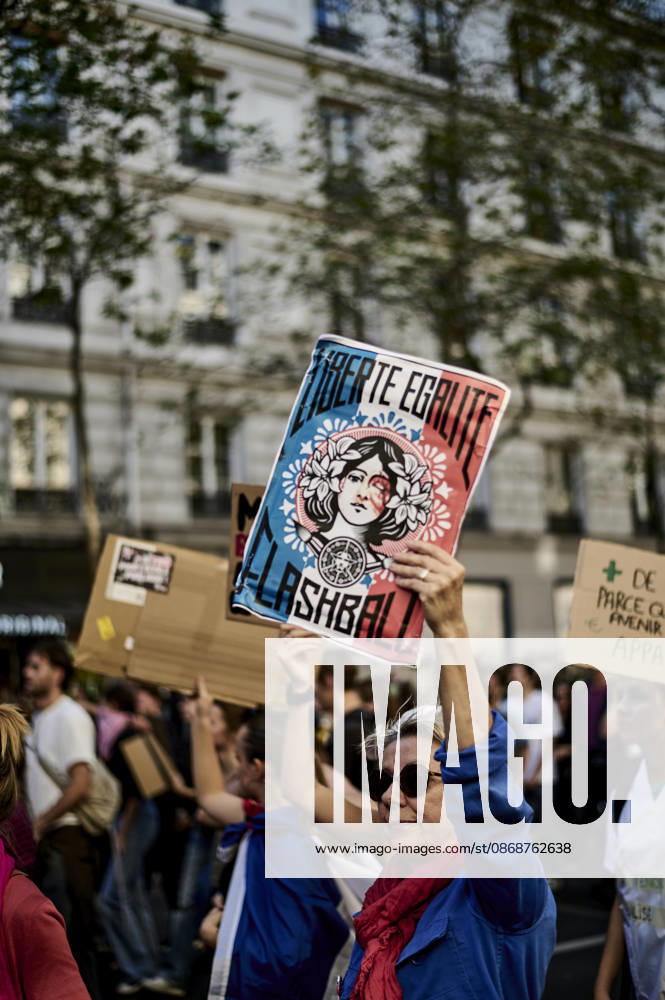 High school students protest in Paris, on October 6, 2026. - 06 10 2026 - France Ile-de-France (region) Paris - AntoninxBuratx Pictorium LePictorium_0342059