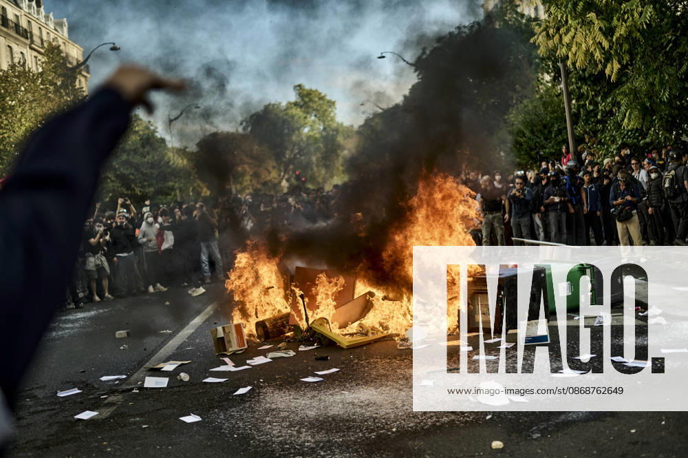 Tensions on the edge of the high school students protest in Paris, on October 6, 2026. - 06 10 2026 - France Ile-de-France (region) Paris - AntoninxBuratx Pictorium LePictorium_0342072