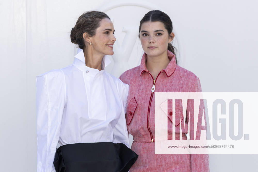 Keri Russell and Willa Lou Deary at the photocall for the Louis Vuitton Women’s Ready-to-Wear Spring Summer 2027 show during Paris Fashion Week (PFW) at the Cité internationale universitaire de Paris, France, on October 6, 2026. Olivier Borde, Bestimage. Photocall at the Louis Vuitton Women’s Ready-to-Wear Spring Summer 2027 show as part of Paris Fashion Week on October 6, 2026, in Paris, France.